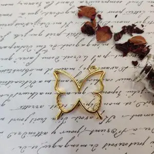 BUTTERFLY BEZEL