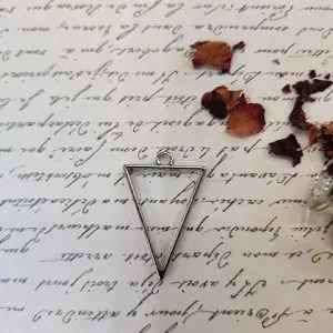 TRIANGLE BEZEL